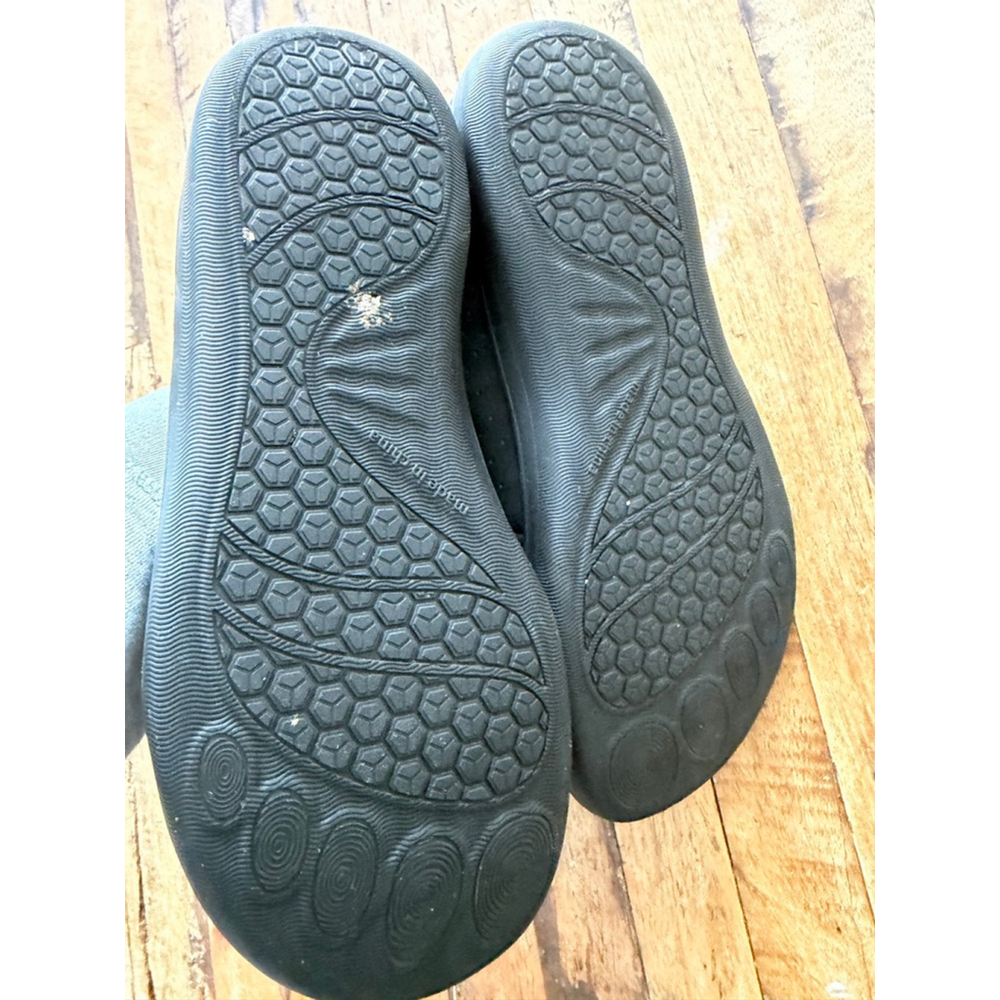 Women's Black barefoot Knit Lace-Up Sneakers - Picture 8 of 8